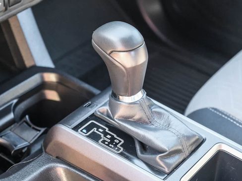 Certified 2022 Toyota Tacoma TRD Off-Road AWD/4WD image 21