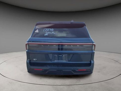 New 2025 Lincoln Navigator Reserve w/ Jet Appearance Package image 7
