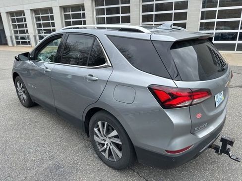 Used 2023 Chevrolet Equinox Premier AWD/4WD image 2