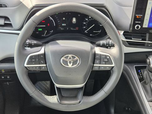 Used 2026 Toyota Sienna XLE FWD image 15