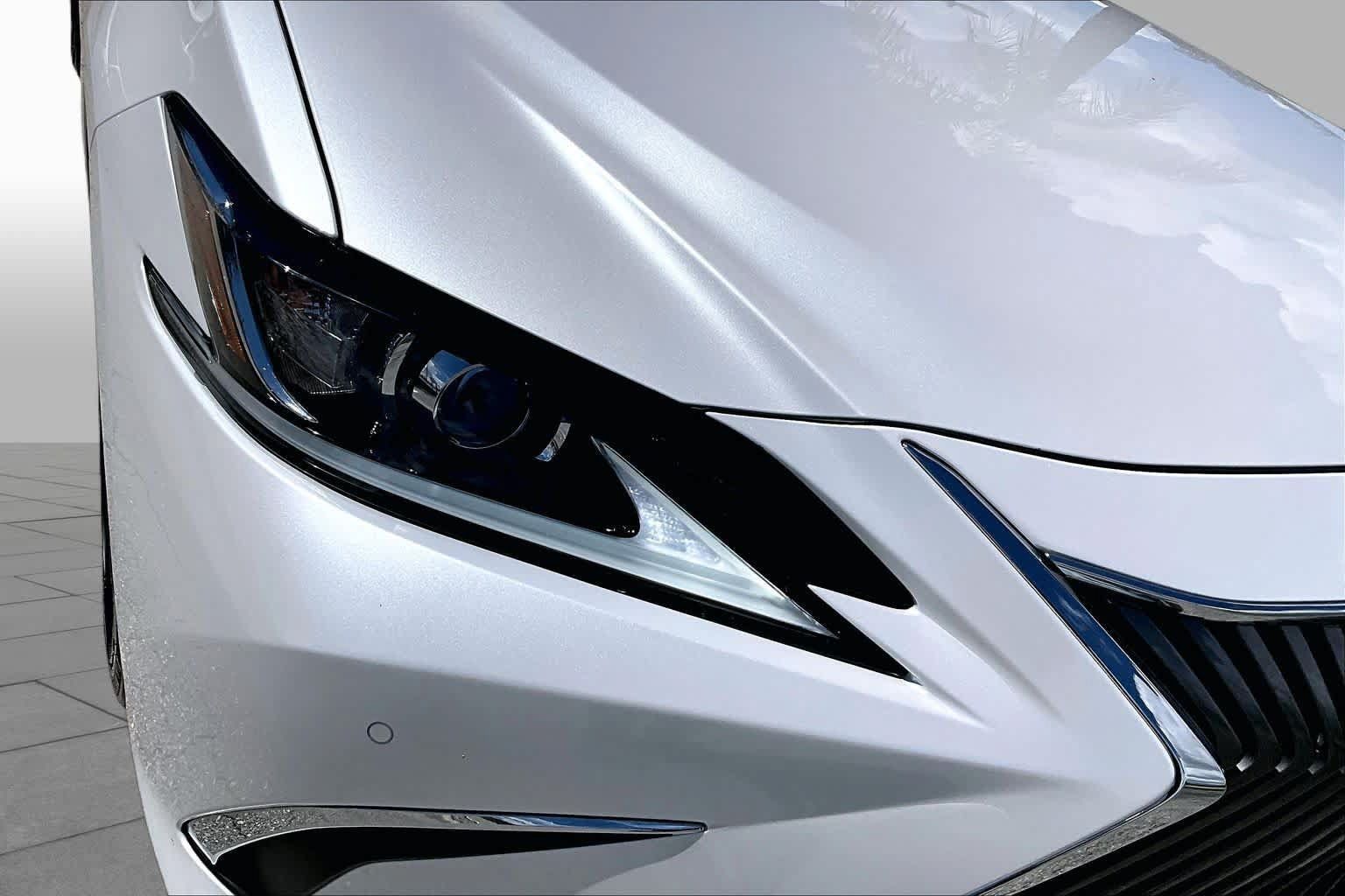 Used 2020 Lexus ES 300h w/ Premium Package FWD image 28