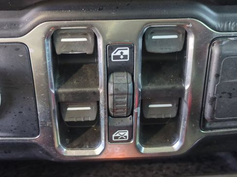 Used 2022 Jeep Gladiator Sport image 25