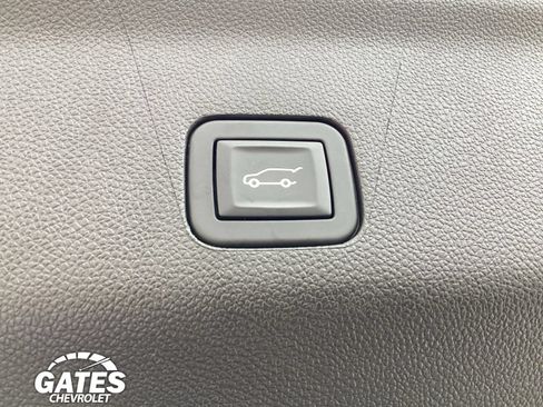 Used 2025 GMC Yukon XL Denali AWD/4WD image 11