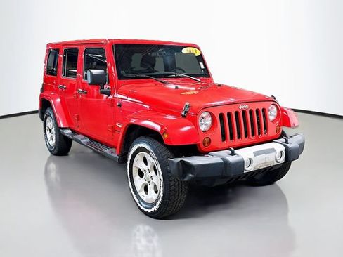 Used 2013 Jeep Wrangler Unlimited Sahara w/ Connectivity Group AWD/4WD image 3