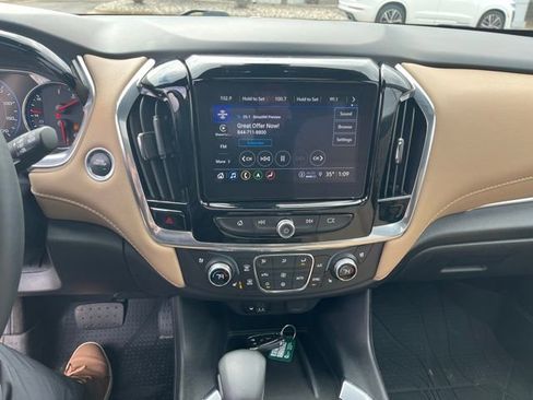 Used 2023 Chevrolet Traverse Premier image 6
