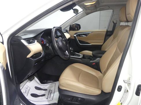 Used 2019 Toyota RAV4 XLE Premium image 21