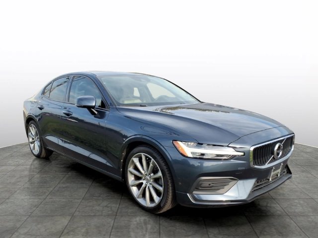 Used 2020 Volvo S60 T5 Momentum FWD image 1