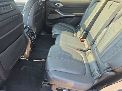Used 2021 BMW X7 xDrive40i w/ Premium Package AWD/4WD image 16