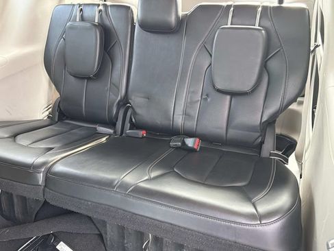 Used 2023 Chrysler Pacifica Touring-L FWD image 20