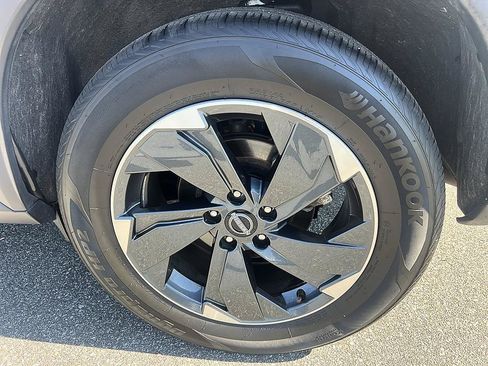 Certified 2025 Nissan Rogue SV AWD/4WD image 10