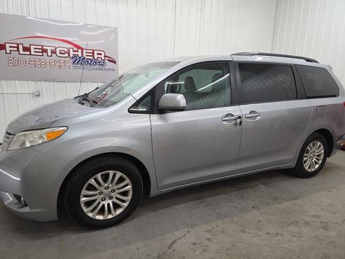 Used 2014 Toyota Sienna XLE FWD image 5