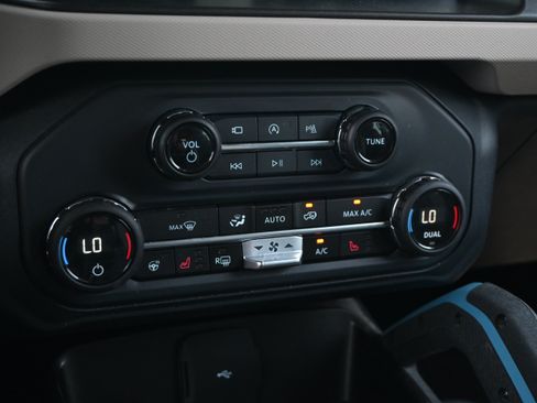 Used 2023 Ford Bronco Wildtrak AWD/4WD image 28