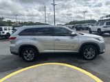 Used 2019 Toyota Highlander XLE image 6