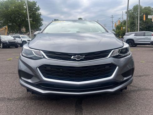 Used 2018 Chevrolet Cruze LT w/ Sun And Sound Package FWD image 2