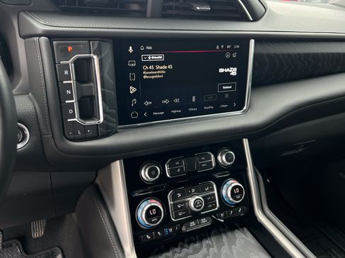 Used 2023 GMC Yukon Denali RWD image 16