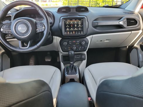 Used 2018 Jeep Renegade Limited w/ UConnect 8.4 Nav Group FWD image 16