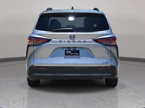 Used 2021 Toyota Sienna LE FWD image 7