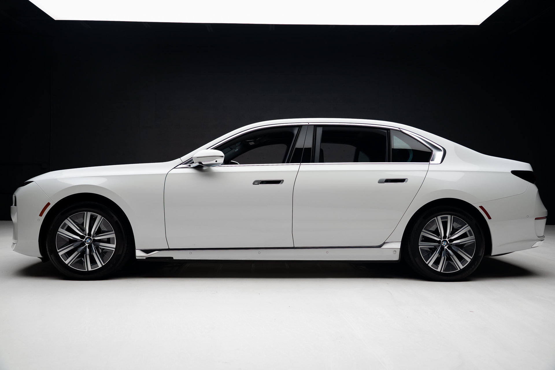 Used 2024 BMW i7 eDrive50 w/ Executive Package RWD image 18