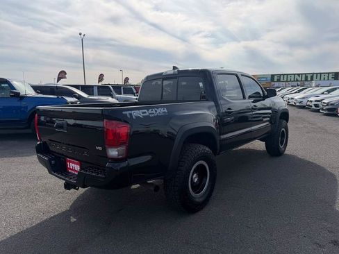 Used 2016 Toyota Tacoma TRD Off-Road w/ Premium & Technology Package AWD/4WD image 6