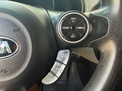 Used 2017 Kia Soul + FWD image 21