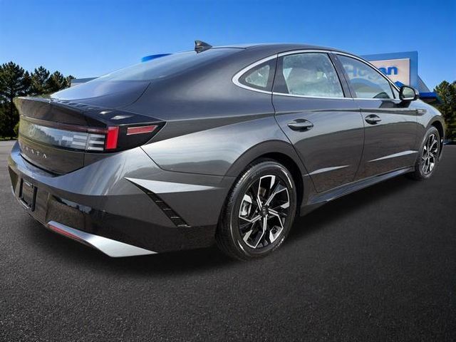 Used 2025 Hyundai Sonata SEL FWD image 3