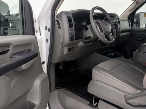 Used 2018 Nissan NV 2500 SV RWD image 16