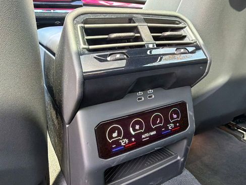 Used 2025 BMW M5 image 34