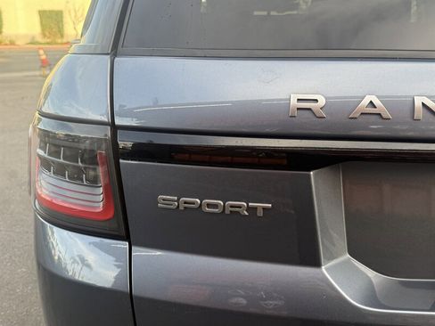 Used 2019 Land Rover Range Rover Sport SE image 10