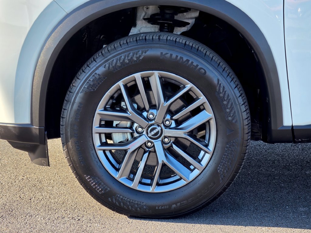Used 2023 Nissan Rogue S AWD/4WD image 9