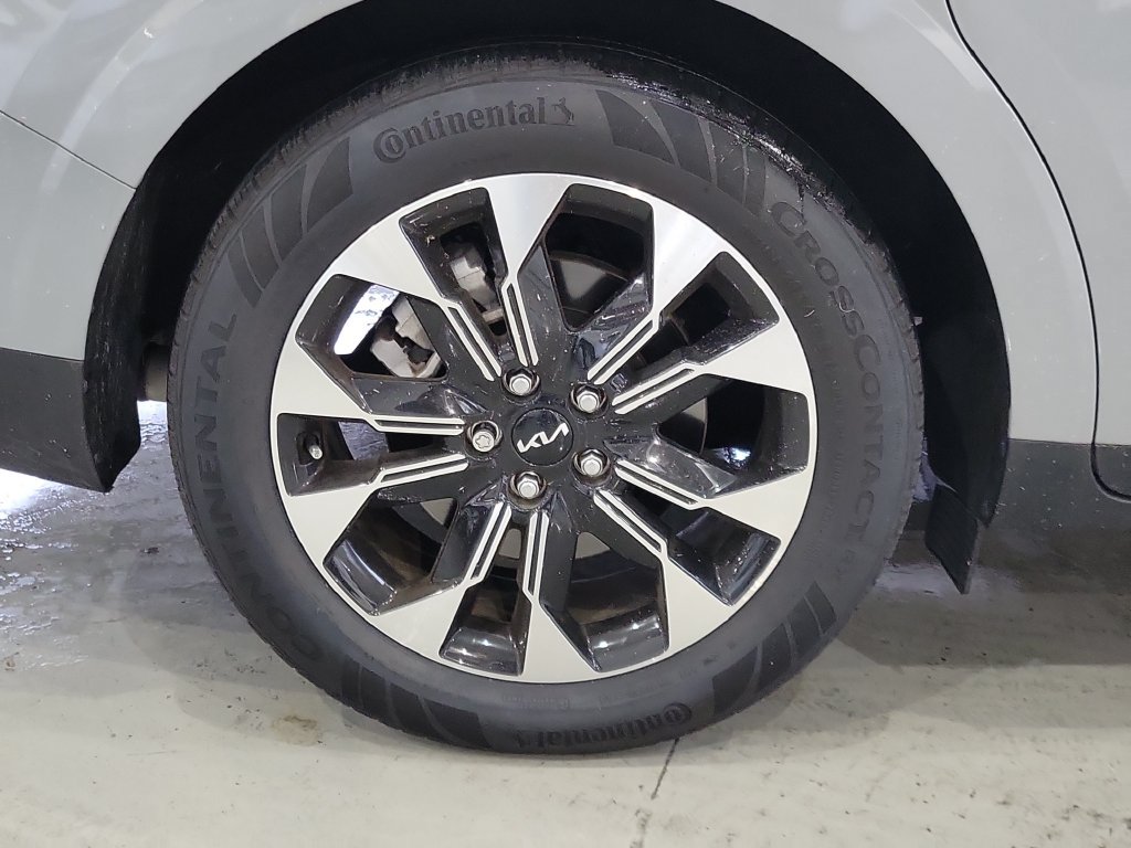 Certified 2024 Kia Carnival EX FWD image 10