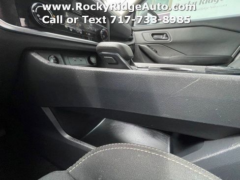Used 2024 Nissan Rogue S image 15