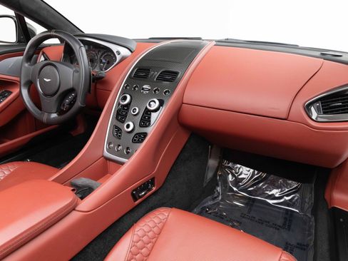 Used 2014 Aston Martin Vanquish Volante RWD image 2