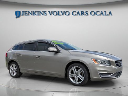 Used 2015 Volvo V60 T5 Premier Plus FWD image 1