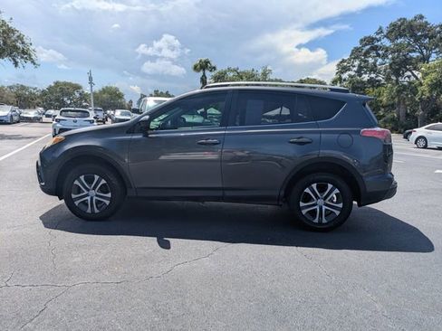 Used 2018 Toyota RAV4 LE FWD image 7