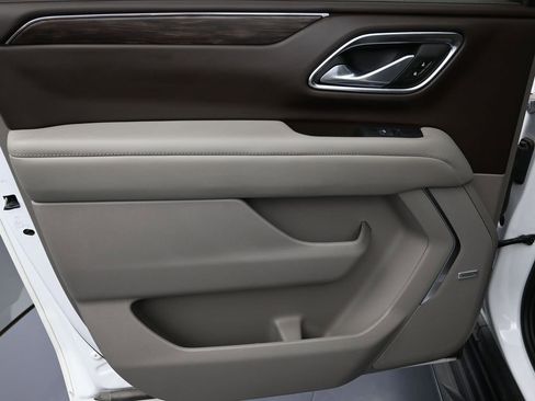 Used 2024 Chevrolet Suburban LT image 21