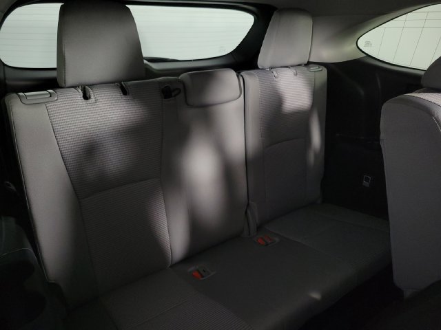 Used 2024 Toyota Highlander LE FWD image 16