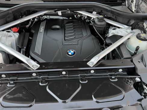 Used 2022 BMW X5 xDrive40i w/ Parking Assistance Package AWD/4WD image 12
