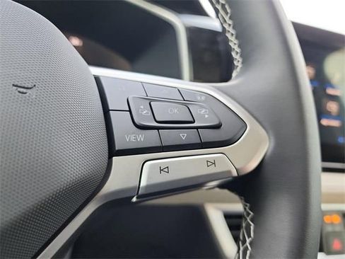 New 2026 Volkswagen Taos SE image 23
