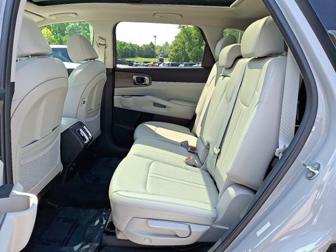 Certified 2023 Kia Sorento S w/ Panoramic Sunroof Package AWD/4WD image 11