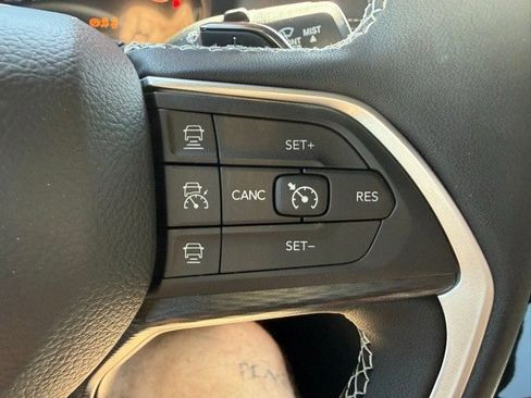 New 2025 Jeep Grand Cherokee Laredo image 14