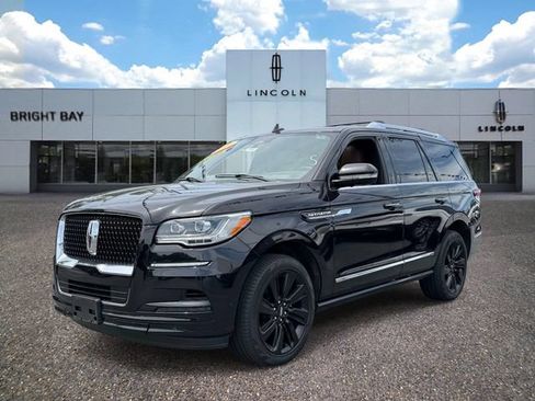 Used 2023 Lincoln Navigator Reserve w/ Monochromatic Package AWD/4WD image 2