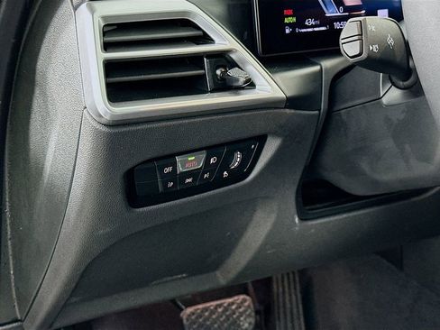 Used 2025 BMW 330i Sedan w/ Convenience Package image 10