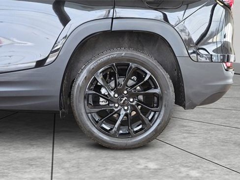 Used 2023 GMC Terrain SLT w/ Infotainment Package II image 30