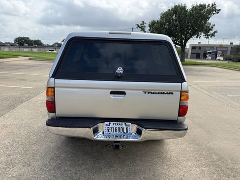 Used 2004 Toyota Tacoma PreRunner RWD image 10
