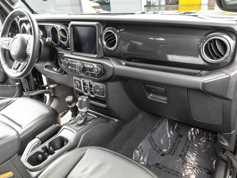 Used 2022 Jeep Wrangler Unlimited Sahara image 37