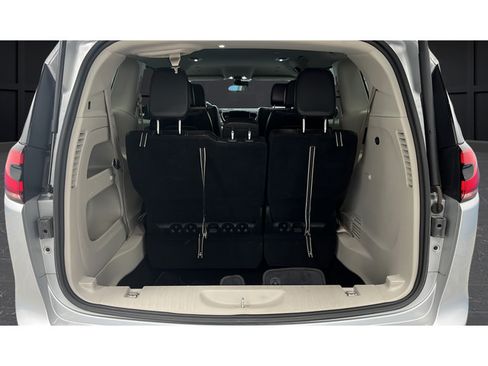 Used 2023 Chrysler Pacifica Touring-L FWD image 26