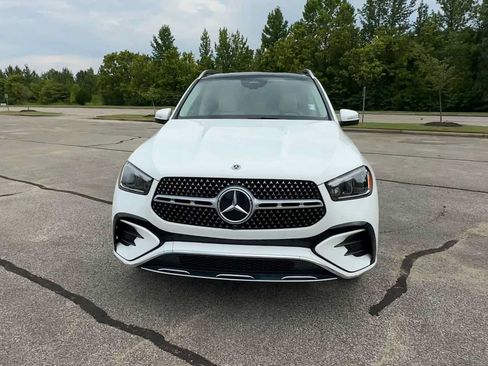Used 2024 Mercedes-Benz GLE 350 4MATIC image 3