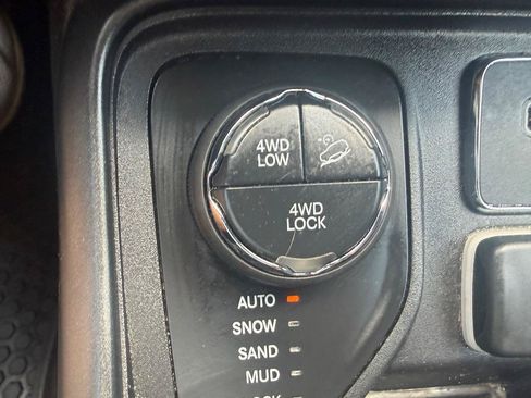 Used 2021 Jeep Compass Trailhawk AWD/4WD image 35