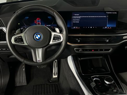 Used 2025 BMW X5 xDrive50e w/ M Sport Package image 15