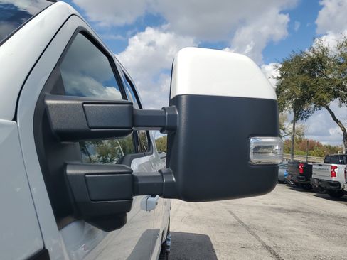 Used 2023 Ford F350 Lariat w/ Tow Technology Package image 4